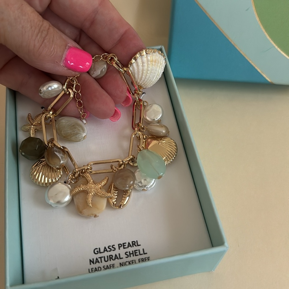 HOUSE OF HARLOW Seaside Gold Tone Glass Pearl Shell Jade Charm Bracelet NWT $75 - Picture 3 of 5